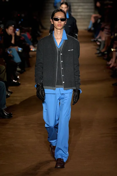 Look 48